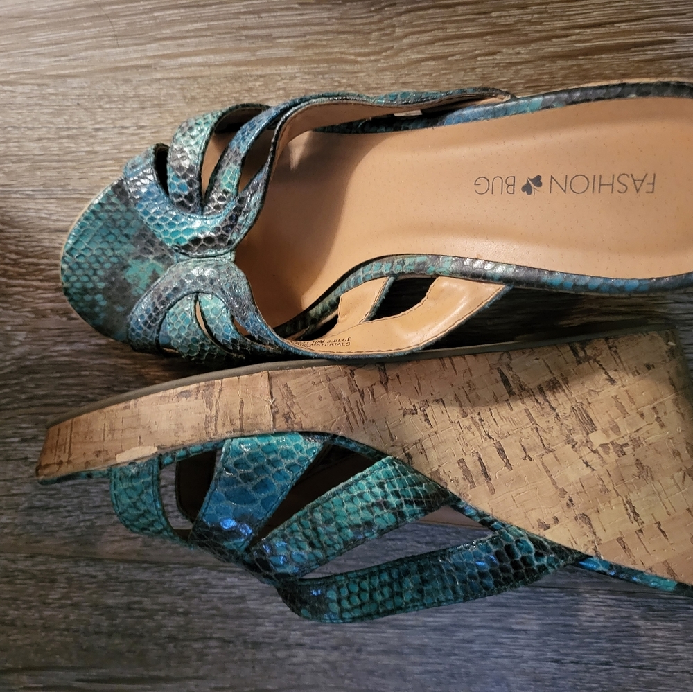 Snakeskin wedge